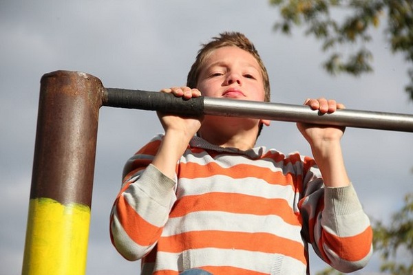 Турник для физического развития ребёнка