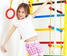 Шведская стенка для ребенка: как разнообразить его досуг?